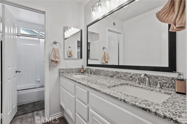 Image 33 of 53 For 22701 Foxridge