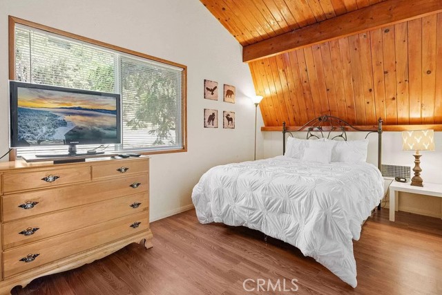 Detail Gallery Image 9 of 16 For 43869 Mendocino Dr, Big Bear Lake,  CA 92315 - 3 Beds | 2 Baths