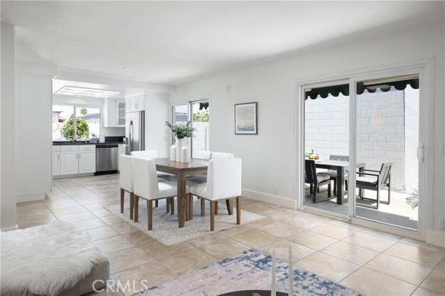 5821 Gloucester Circle, Westminster CA: https://media.crmls.org/medias/35e5b565-c5da-413a-b9d4-6d3f97210e10.jpg
