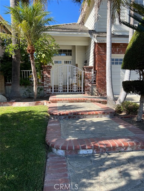 Detail Gallery Image 2 of 10 For 26601 Laurel Crest Dr, Laguna Hills,  CA 92653 - 5 Beds | 3/1 Baths