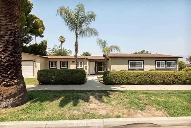 1110 W Cypress Avenue, Redlands CA: https://media.crmls.org/medias/35e5d143-f8ed-4f2a-b389-f9984b5122c1.jpg