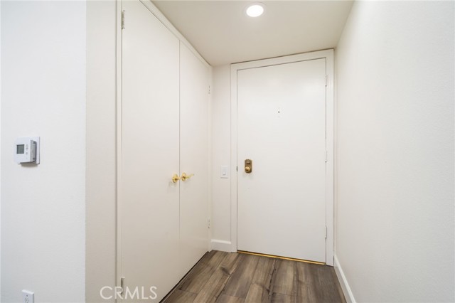 Detail Gallery Image 4 of 22 For 4915 Tyrone #115,  Sherman Oaks,  CA 91423 - 1 Beds | 1/1 Baths