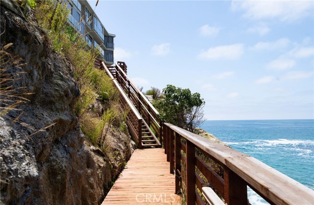 Detail Gallery Image 25 of 39 For 31561 Table Rock Dr #207,  Laguna Beach,  CA 92651 - 2 Beds | 2 Baths