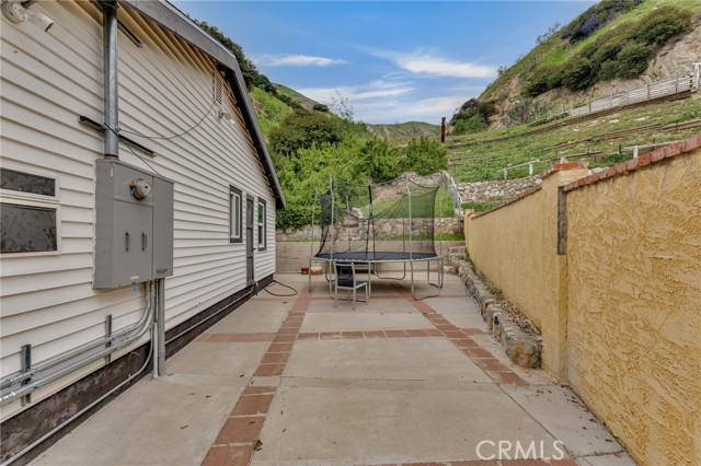 Detail Gallery Image 9 of 30 For 9707 Foothill, Sylmar,  CA 91342 - 4 Beds | 3 Baths