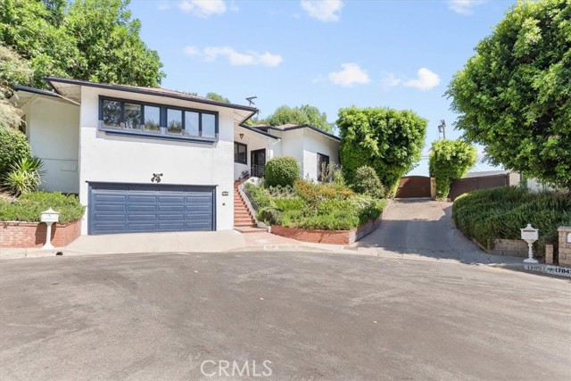 Detail Gallery Image 2 of 33 For 17861 Cathedral Pl, Encino,  CA 91316 - 3 Beds | 3 Baths