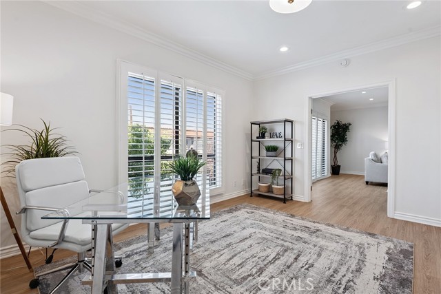 5416 Zelzah Avenue, Encino CA: https://media.crmls.org/medias/35e915bd-78e6-4d5e-946a-9853c3c10b33.jpg