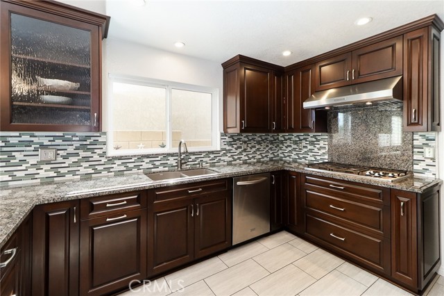 6815 Arthur Court, Chino CA: https://media.crmls.org/medias/35e975e1-291a-41be-918b-e2b608e811ee.jpg