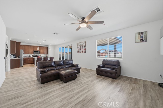 Detail Gallery Image 16 of 39 For 30812 Mossy Bend, Murrieta,  CA 92563 - 4 Beds | 3 Baths