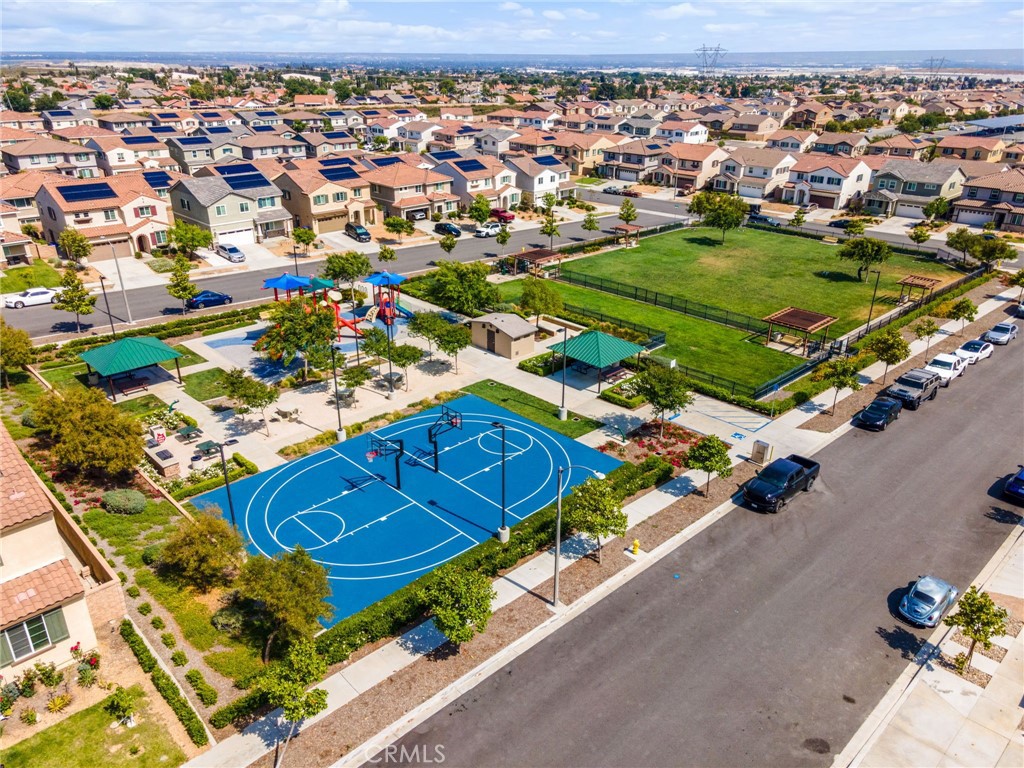 https://media.crmls.org/medias/35eac5b2-06cf-414c-b3f9-36ab15856c63.jpg?preset=X-Large