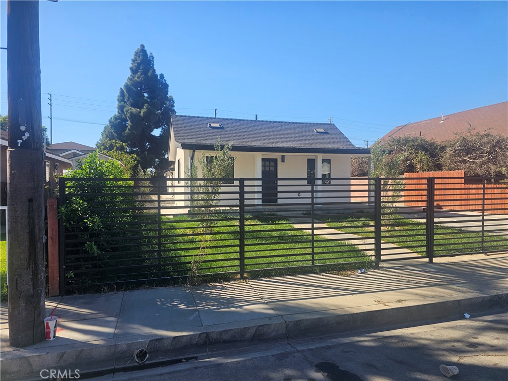 Triplex at 1057 S Alma