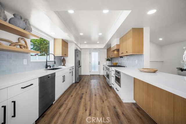 3221 Copa De Oro Drive, Los Alamitos CA: https://media.crmls.org/medias/35eaf655-8582-44b8-949a-bafa712ee802.jpg