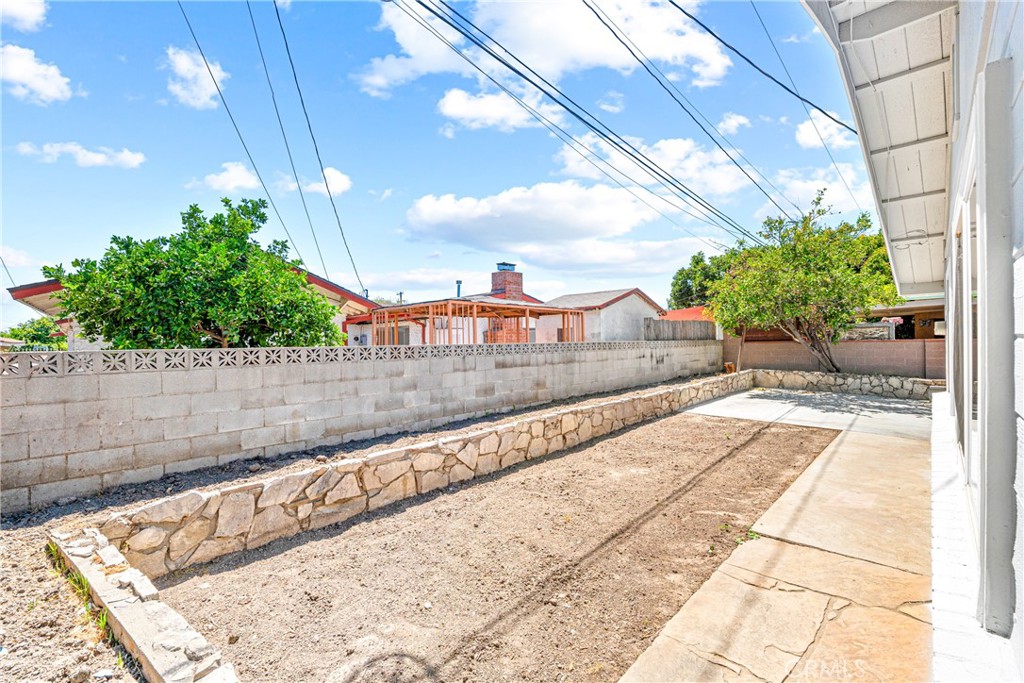https://media.crmls.org/medias/35eb8348-14b0-4432-92f7-5e25c083ef4e.jpg?preset=X-Large