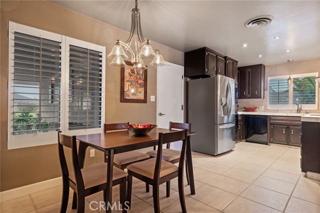 Detail Gallery Image 20 of 47 For 6001 Meadow Glen, Bakersfield,  CA 93306 - 3 Beds | 2 Baths