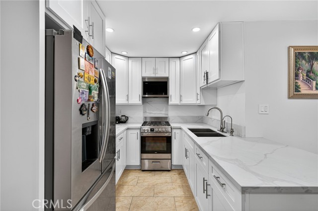 Detail Gallery Image 6 of 23 For 7826 Laurel Canyon Bld #17,  North Hollywood,  CA 91605 - 2 Beds | 1/1 Baths