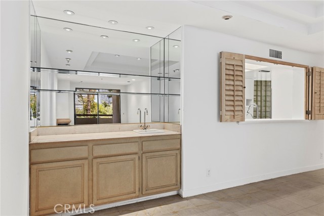 2122 Century Park Lane, Los Angeles CA: https://media.crmls.org/medias/35ef5350-5f58-4f45-8f3a-3548123cc1c2.jpg