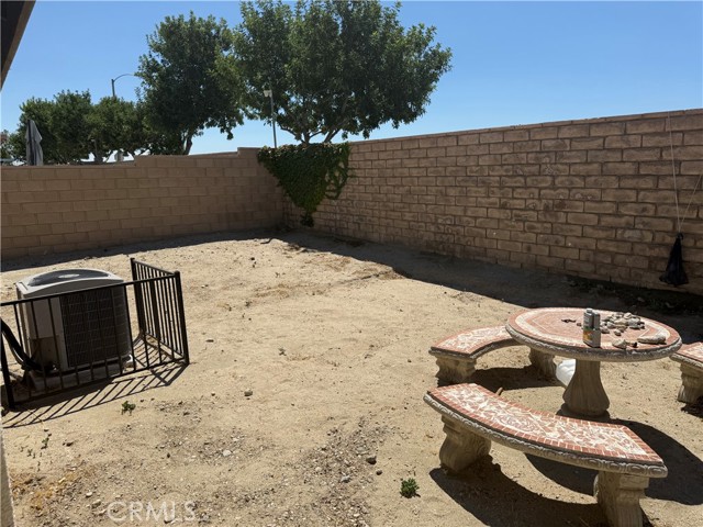 6132 Sandwood Way, Palmdale CA: https://media.crmls.org/medias/35ef794a-0de2-4d92-afda-c410095b838f.jpg