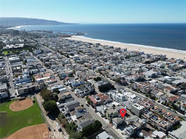 Detail Gallery Image 4 of 34 For 1035 Loma Dr, Hermosa Beach,  CA 90254 - – Beds | – Baths