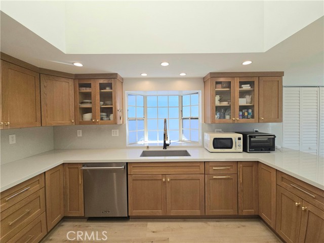 Detail Gallery Image 4 of 36 For 341 Avenida Atezada, Redondo Beach,  CA 90277 - 3 Beds | 2 Baths