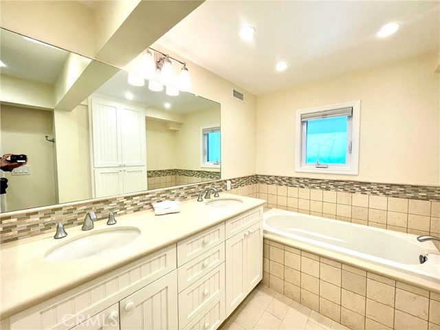 Detail Gallery Image 20 of 31 For 1051 Gaviota Dr, Laguna Beach,  CA 92651 - 2 Beds | 2 Baths