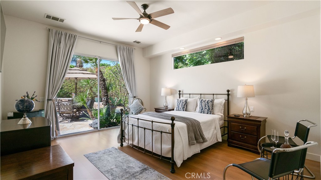 https://media.crmls.org/medias/35f10caf-c746-4e64-bc9c-3323f0a84353.jpg?preset=X-Large