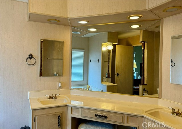 Detail Gallery Image 13 of 28 For 1258 Bishop Dr, Hemet,  CA 92545 - 2 Beds | 2 Baths