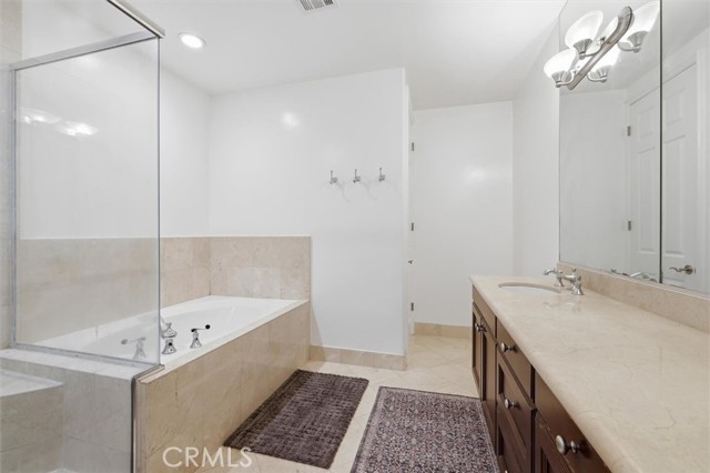 Detail Gallery Image 16 of 30 For 143 N Arnaz Dr #105,  Beverly Hills,  CA 90211 - 3 Beds | 2/1 Baths