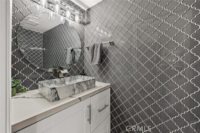 Detail Gallery Image 18 of 34 For 1569 W Jefferson Blvd,, Los Angeles,  CA 90018 - 3 Beds | 2/1 Baths