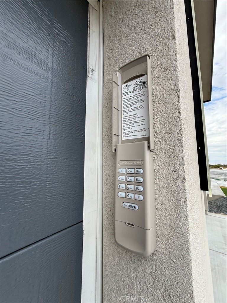 https://media.crmls.org/medias/35f21d6e-f230-413d-95fa-8a1accb65426.jpg?preset=X-Large