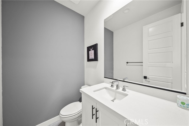 Detail Gallery Image 21 of 56 For 17715 Hillside, Canyon Country,  CA 91350 - 4 Beds | 4 Baths