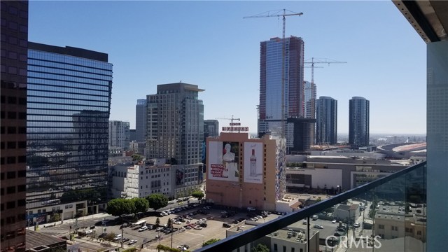 877 Francisco Street, Los Angeles CA: https://media.crmls.org/medias/35f2b156-e159-468e-9804-7703619adf53.jpg