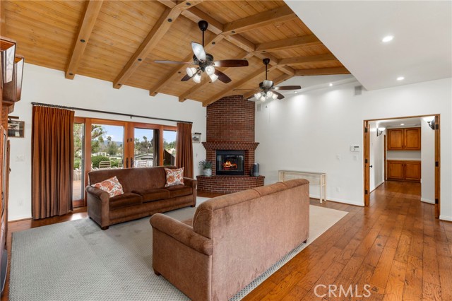 43991 John Warner Road, Temecula CA: https://media.crmls.org/medias/35f2fb06-dde9-45c2-8623-552708625841.jpg