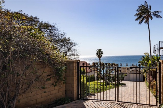 Detail Gallery Image 27 of 31 For 32051 Pacific Coast Hwy, Laguna Beach,  CA 92651 - 2 Beds | 2 Baths