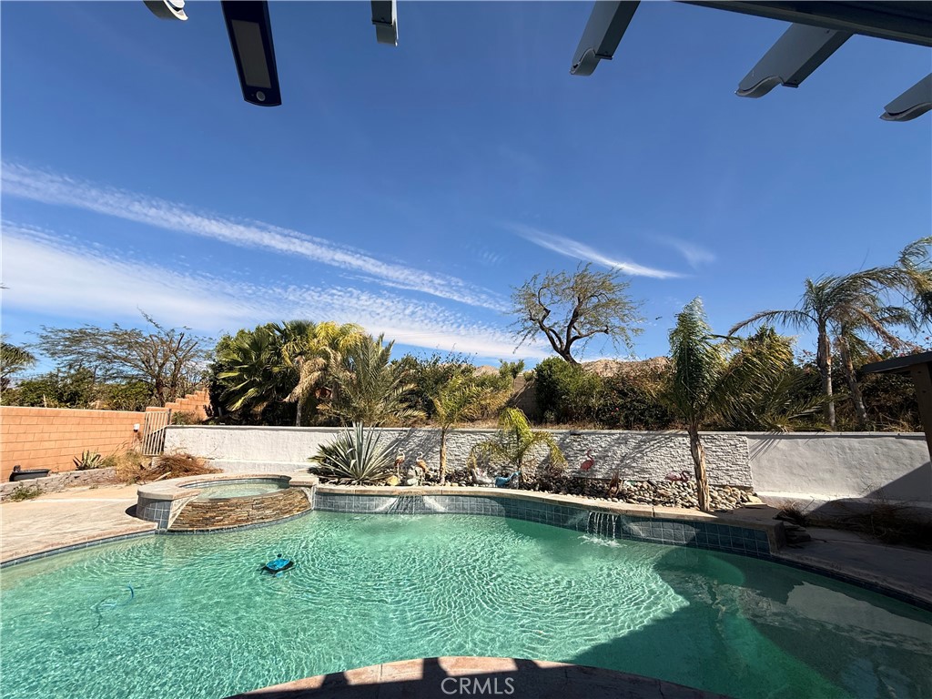 68792 Ridge Crest