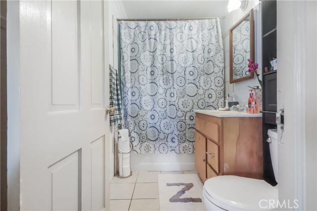 Detail Gallery Image 10 of 15 For 2462 Adriatic Ave, Long Beach,  CA 90810 - 4 Beds | 2 Baths