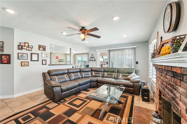 3622 Broken Twig Drive, Norco CA: https://media.crmls.org/medias/35f48d84-b10e-4013-8561-73d0f6b3285e.jpg