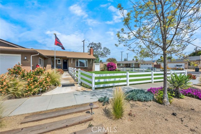 Detail Gallery Image 2 of 33 For 2825 E Jackson, Orange,  CA 92867 - 4 Beds | 2 Baths