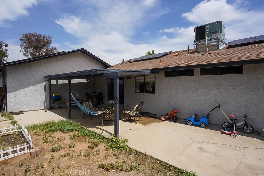https://media.crmls.org/medias/35f52687-7944-4e37-89e8-ee7a584487dd.jpg?preset=X-Large