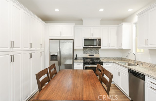 Detail Gallery Image 16 of 44 For 2818 E Berry Loop Privado #76,  Ontario,  CA 91761 - 2 Beds | 2/1 Baths