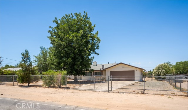 Detail Gallery Image 1 of 38 For 10004 Oakwood Ave, Hesperia,  CA 92345 - 2 Beds | 2 Baths