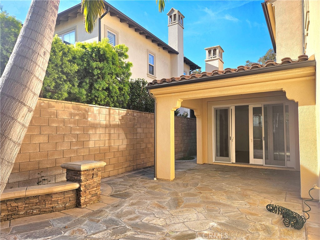 https://media.crmls.org/medias/35f5c0f9-cca9-4a94-b08d-fd40598d40db.jpg?preset=X-Large