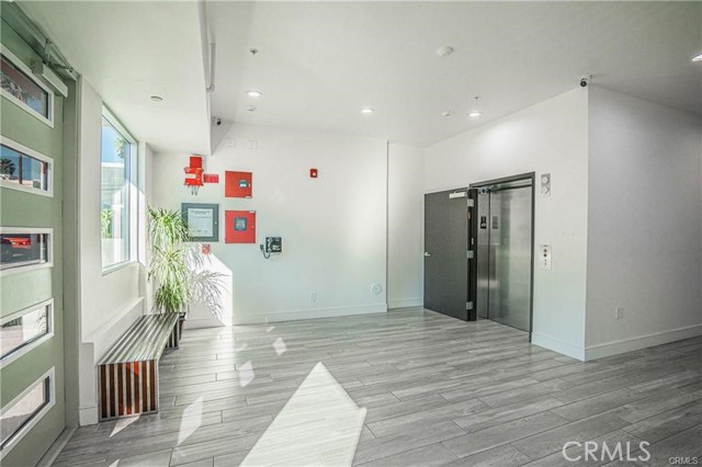 900 S Kenmore Avenue, Los Angeles CA: https://media.crmls.org/medias/35f62e23-1480-4833-8200-2c08b2efdfbf.jpg