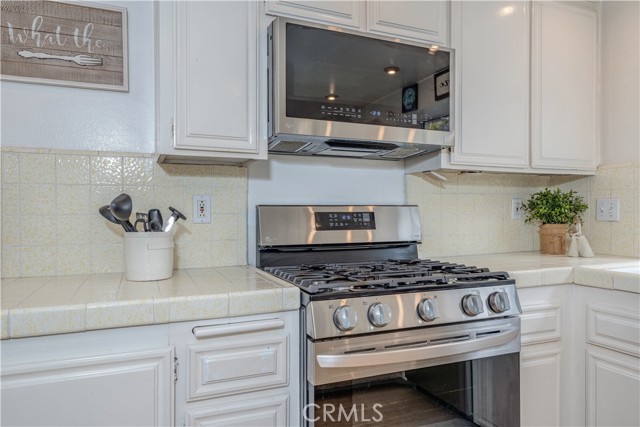Detail Gallery Image 12 of 43 For 18250 Devonwood Cir, Fountain Valley,  CA 92708 - 3 Beds | 2 Baths