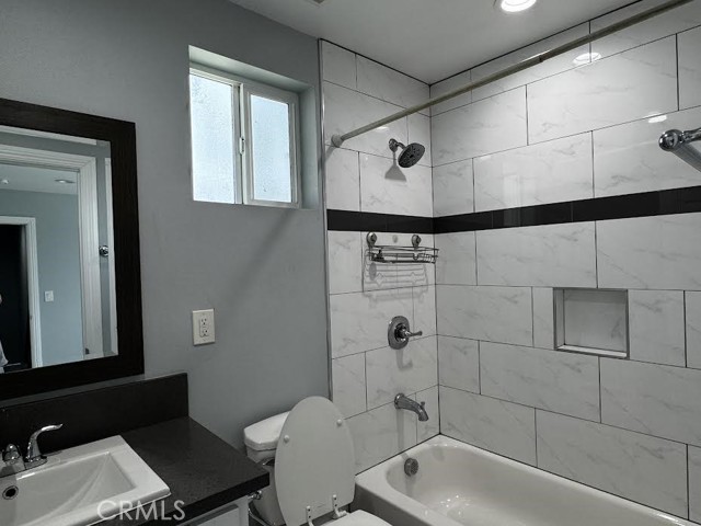 Detail Gallery Image 9 of 9 For 433 1/2 E 30th, Los Angeles,  CA 90011 - 3 Beds | 3 Baths