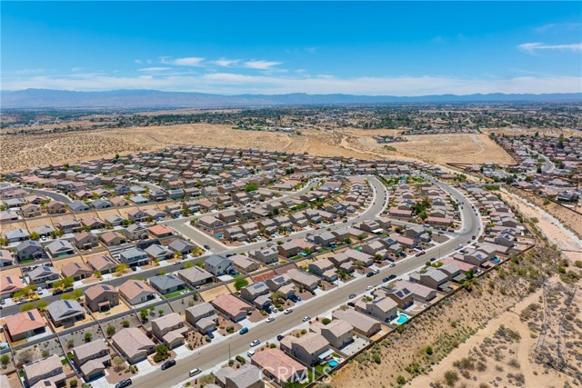 16767 Desert Lily Street, Victorville CA: https://media.crmls.org/medias/35f8cc0f-a5f4-42ae-ab0e-e663885d9236.jpg