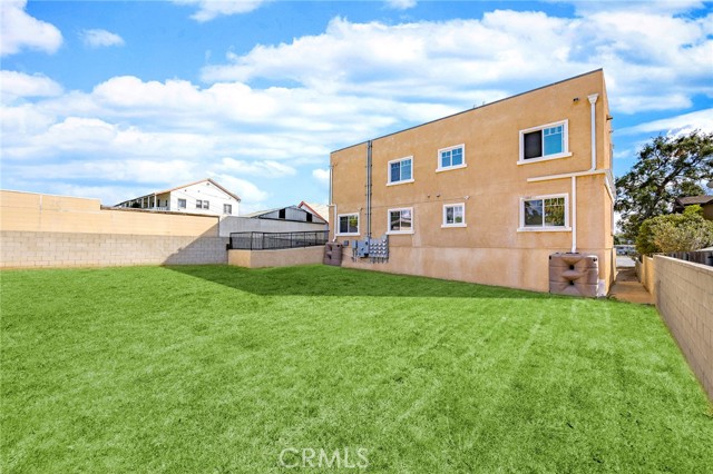 5639 N Huntington Drive, Los Angeles CA: https://media.crmls.org/medias/35fa8ad9-7ce4-4843-8752-4bf2d9fe0432.jpg