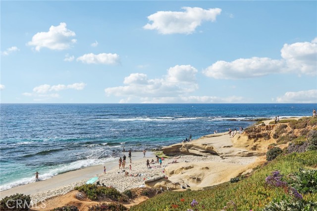 357 Coast S Boulevard, La Jolla CA: https://media.crmls.org/medias/35faa33f-acff-4597-ba34-5aed7d745ed5.jpg