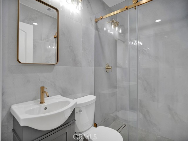 17425 Los Alimos Street, Granada Hills CA: https://media.crmls.org/medias/35fbbf2c-1c3e-4710-82fd-f5d3c9297b29.jpg