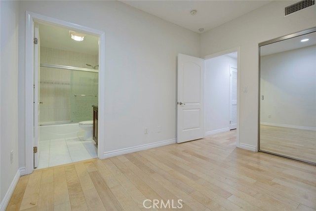 Detail Gallery Image 27 of 32 For 556 E Palm Ave #102,  Burbank,  CA 91501 - 3 Beds | 3 Baths