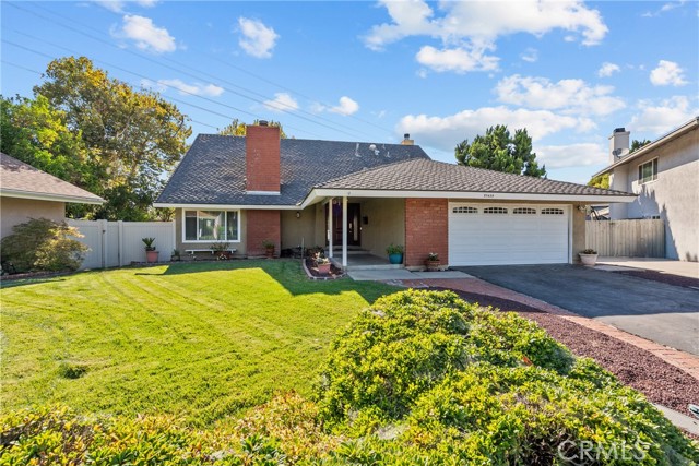 Detail Gallery Image 4 of 41 For 23439 via Elisandra, Valencia,  CA 91355 - 5 Beds | 3 Baths
