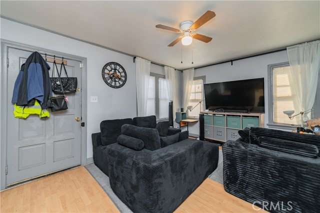 500 N Madison Avenue, Los Angeles CA: https://media.crmls.org/medias/35fe2807-de66-4478-8692-cd73b6b5ebeb.jpg